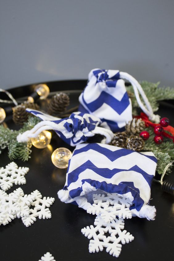 Woreczek na drobiazgi 10x10 cm 135 g/m2 zygzak