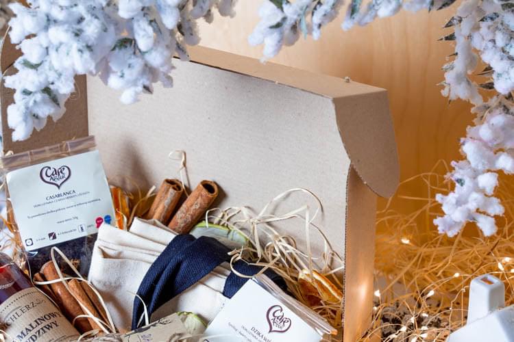 Kosz prezentowy SYROP HERBATA POMARAŃCZA