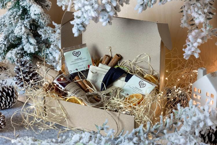 Kosz prezentowy SYROP HERBATA POMARAŃCZA