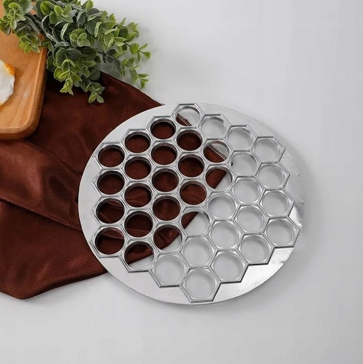 Forma do Pierogów Pierożnica Foremka do Uszek 37 szt.