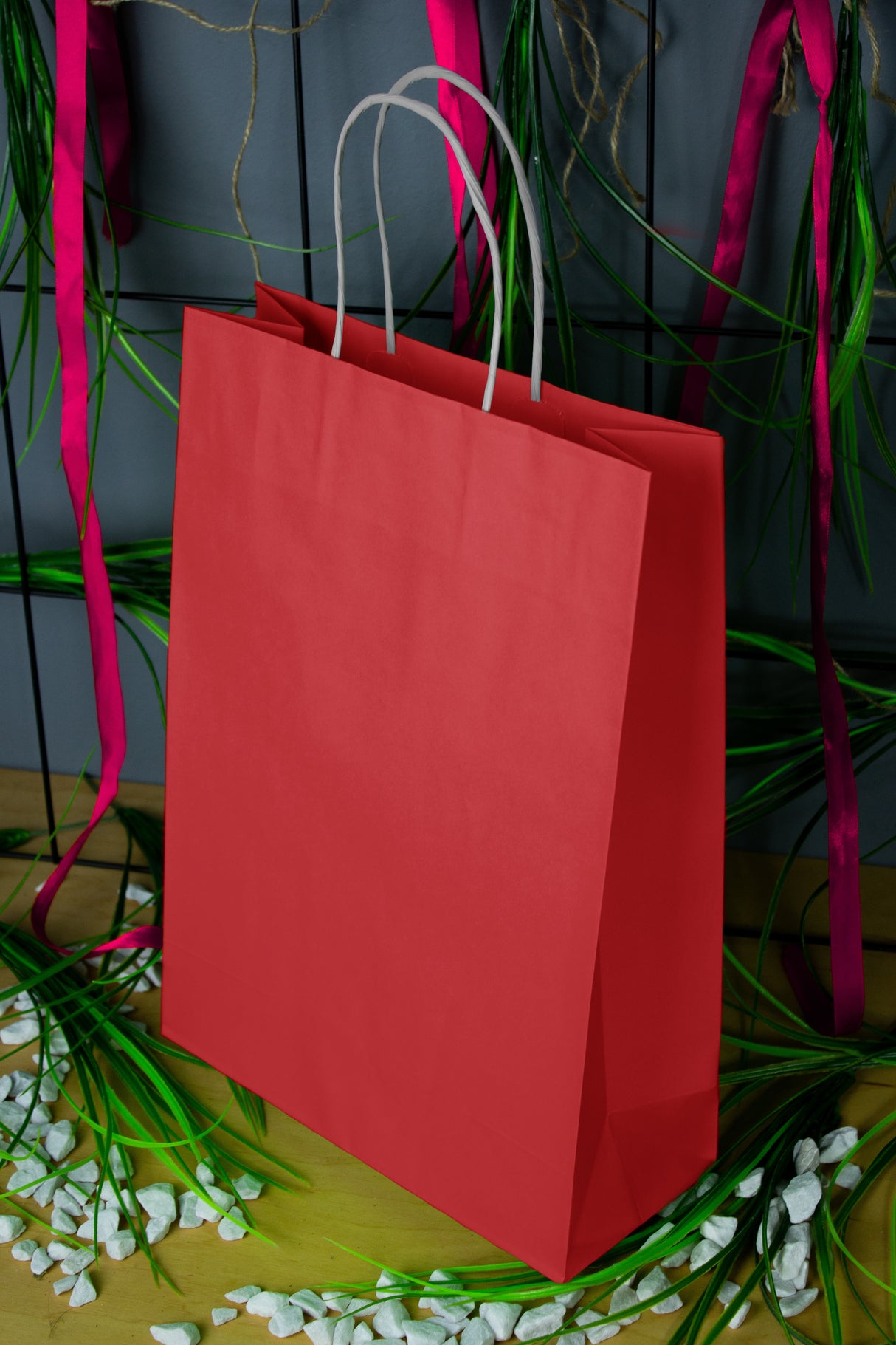 Torba papierowa 240x100x340mm z uchwytem skręcanym Czerwona Premium