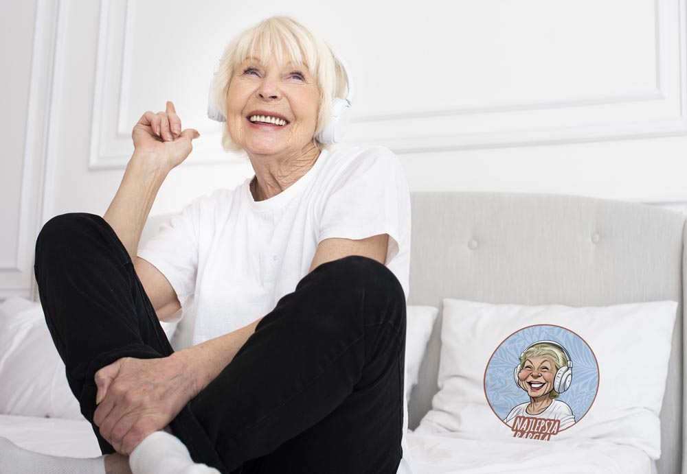 Poduszka personalizowana Karykatura Prezent na Dzień Babci Biała