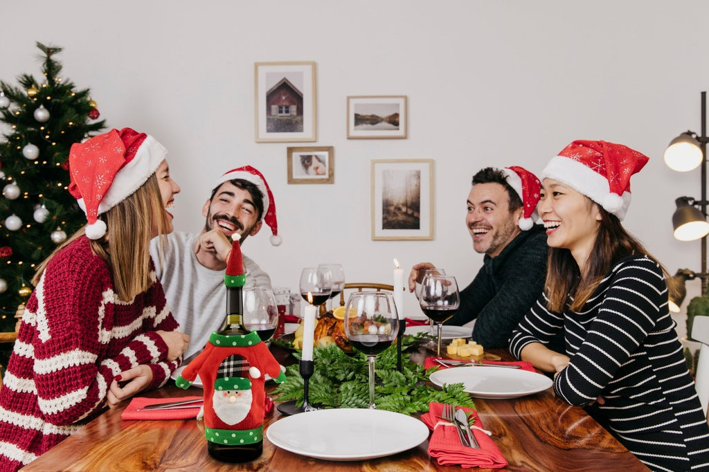 Świąteczne pokrowce na butelki z czapeczką