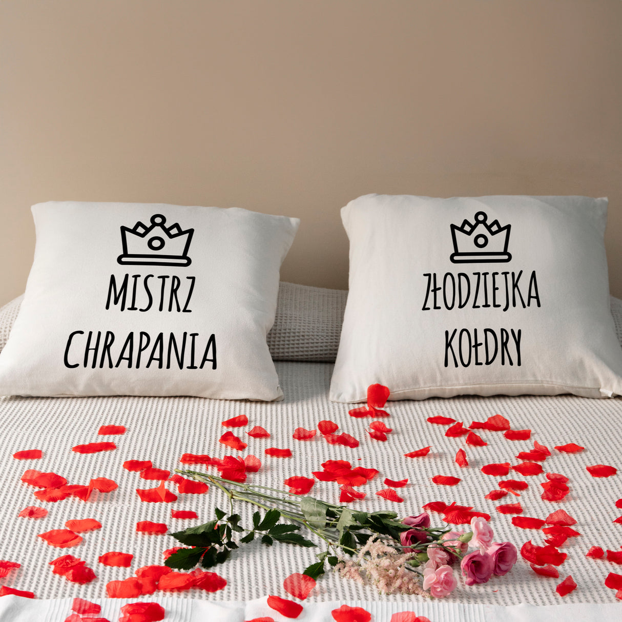 Prezent na walentynki poduszki MISTRZ CHRAPANIA ZŁODZIEJKA KOŁDRY
