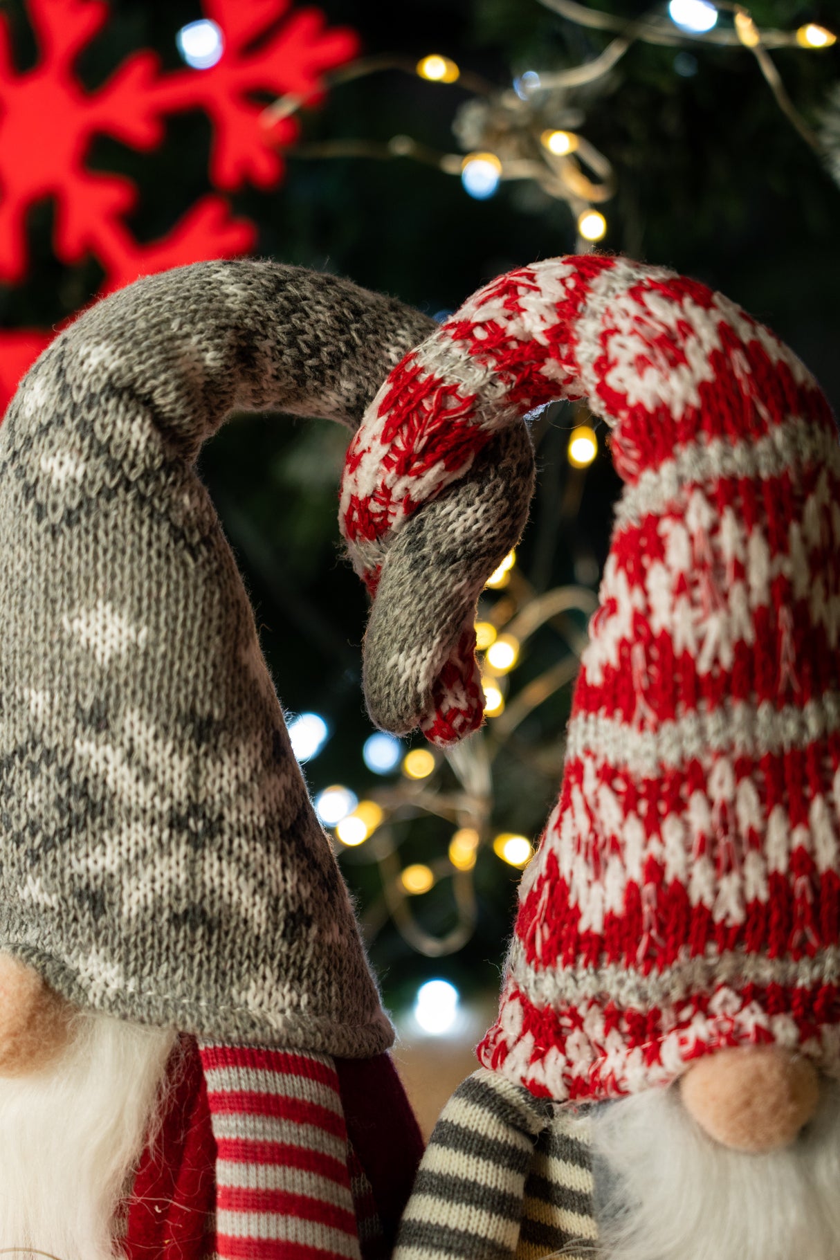 Świąteczny skrzat z brodą Szary 42cm