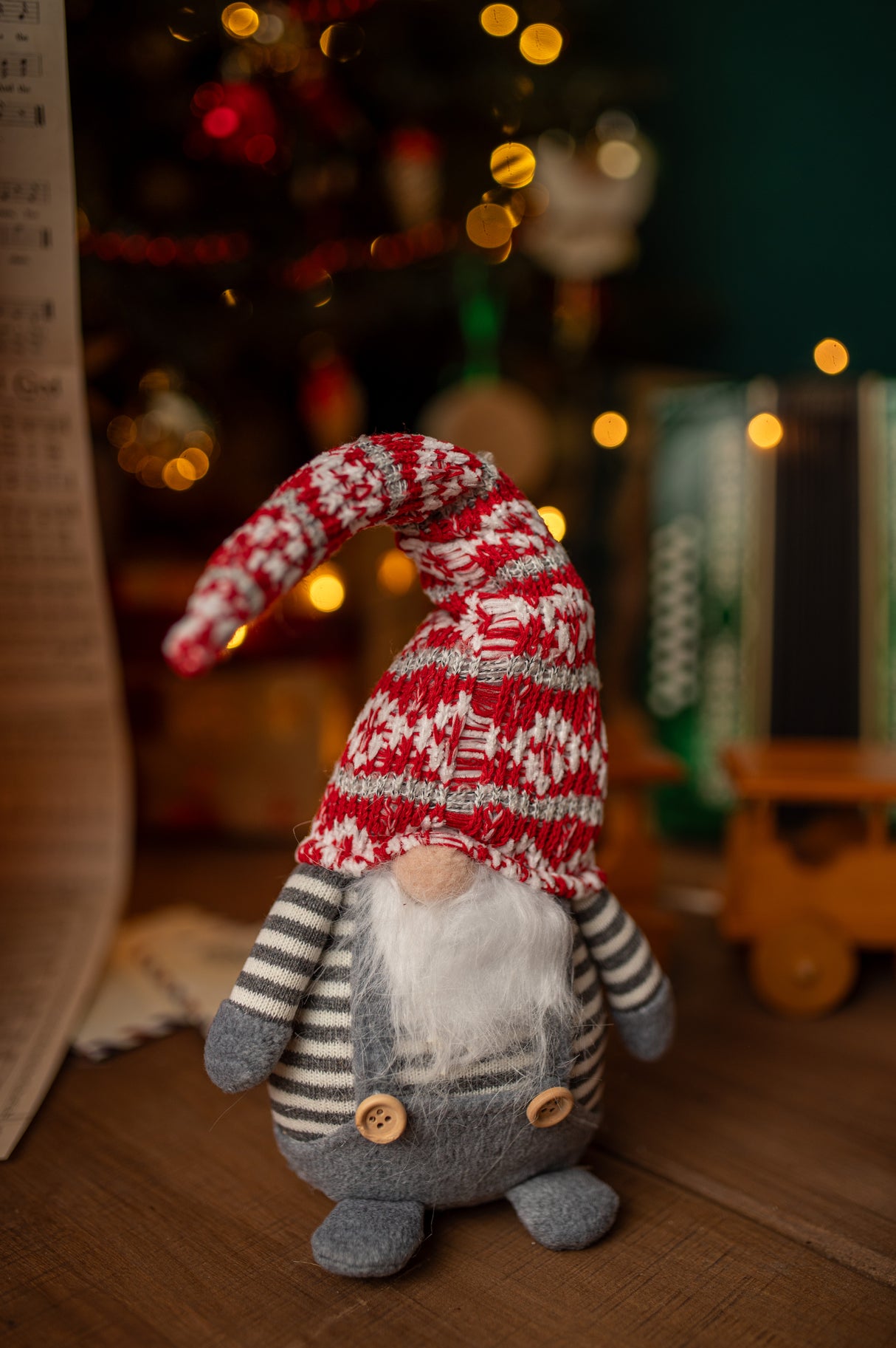 Świąteczny skrzat z brodą Szary 42cm