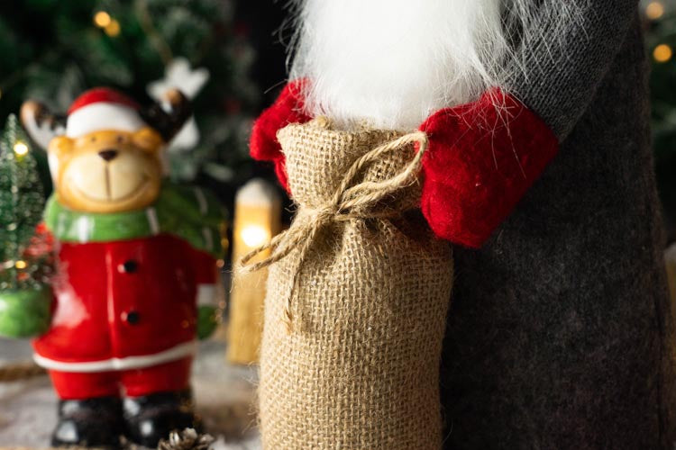 Gnom świąteczny z workiem CZERWONA CZAPKA