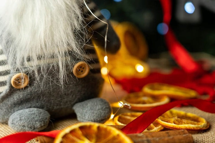 Świąteczny skrzat z brodą Szary 42cm