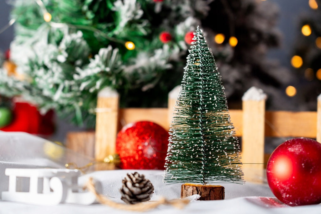 Dekoracyjna CHOINKA z efektem śniegu OŚNIEŻONA 15cm