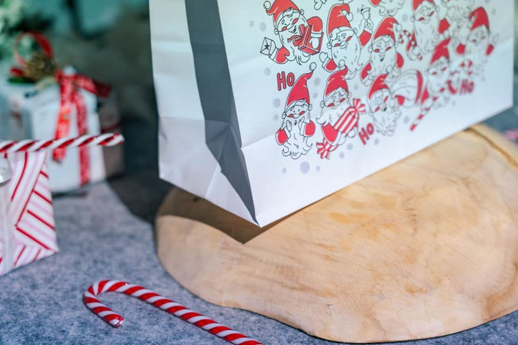 Torba papierowa świąteczna 240x100x320mm Mikołaje