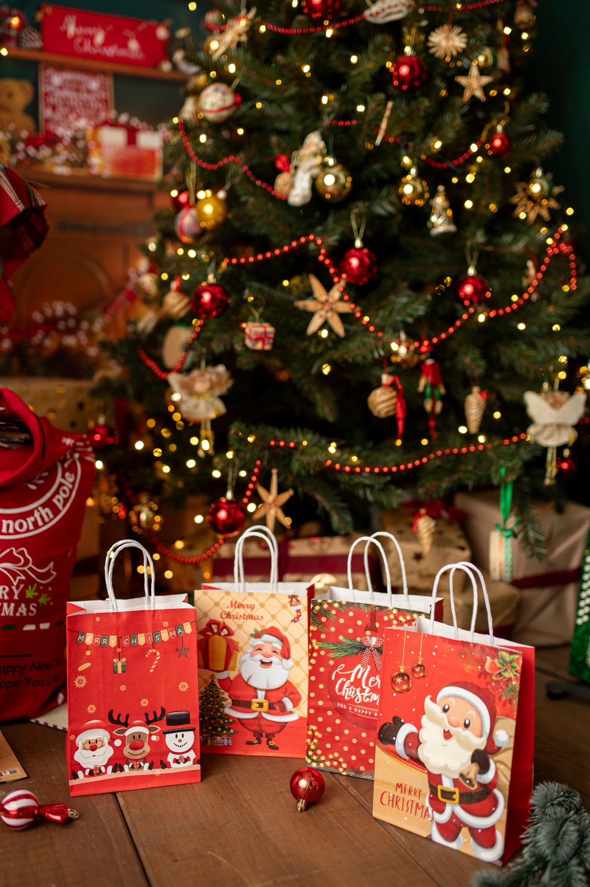 Torba papierowa świąteczna 150x80x210mm Merry Christmas Mikołaj 4szt.