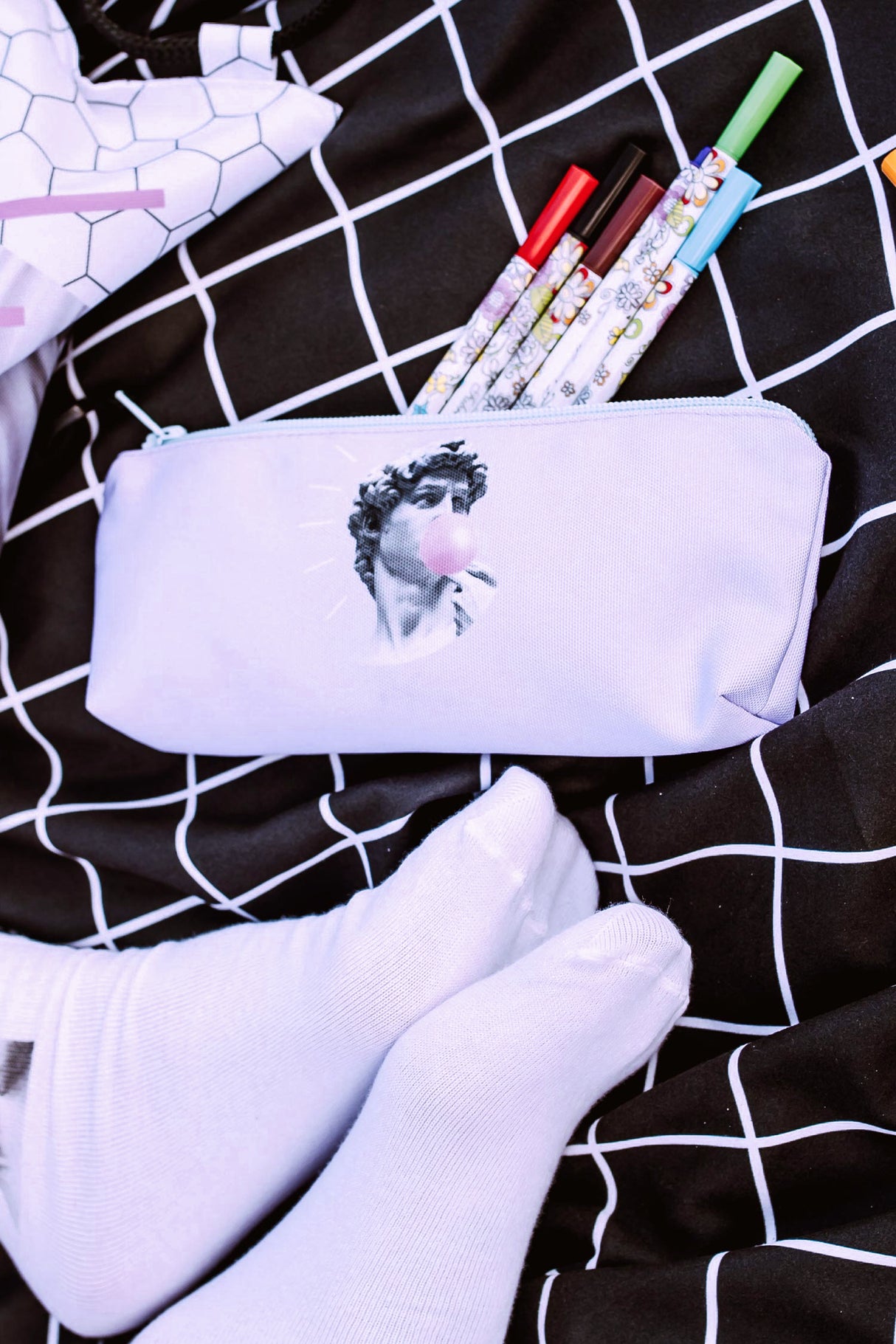 Piórnik szkolny fioletowy rzeźba