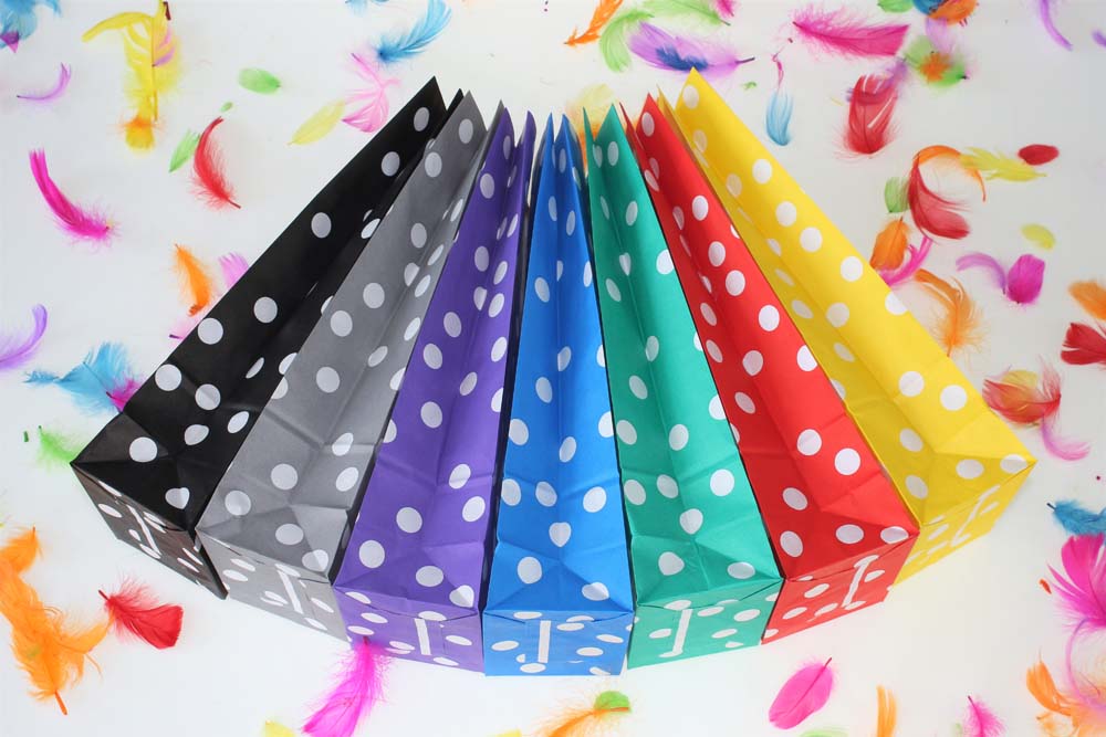 Torba papierowa klockowa 100x70x280mm w groszki + kolorowe naklejki Hug Kiss Love