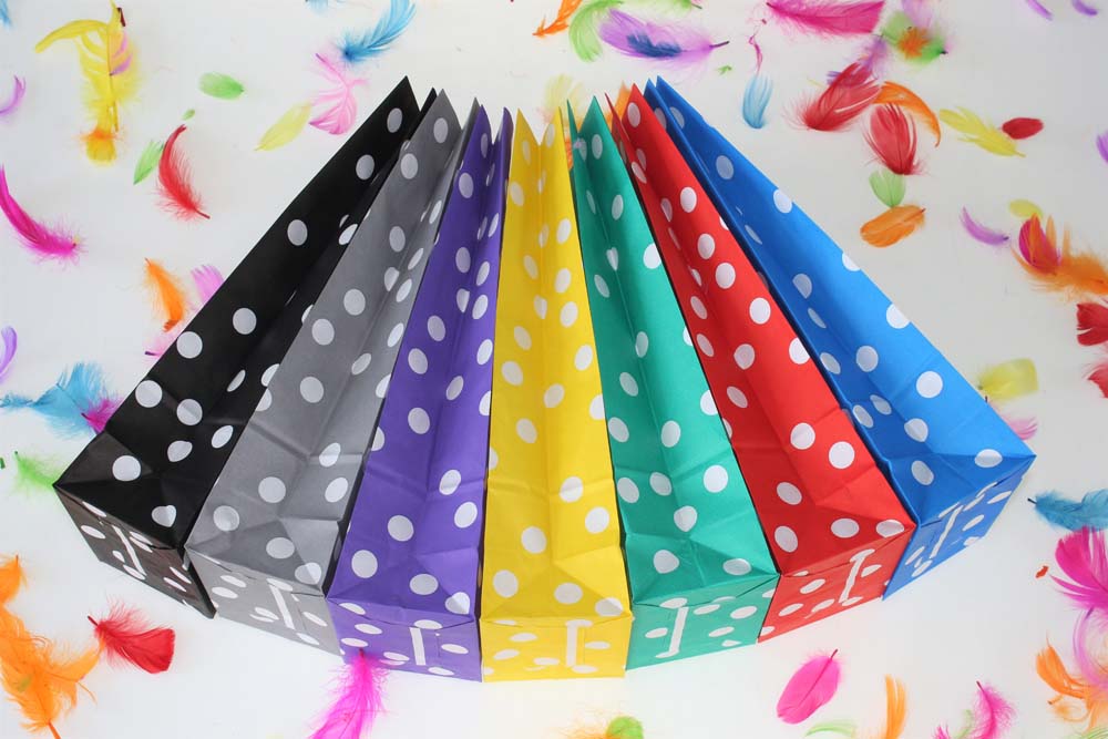 Torba papierowa klockowa 100x70x280 w groszki + naklejki Happy Birthday 6 szt.