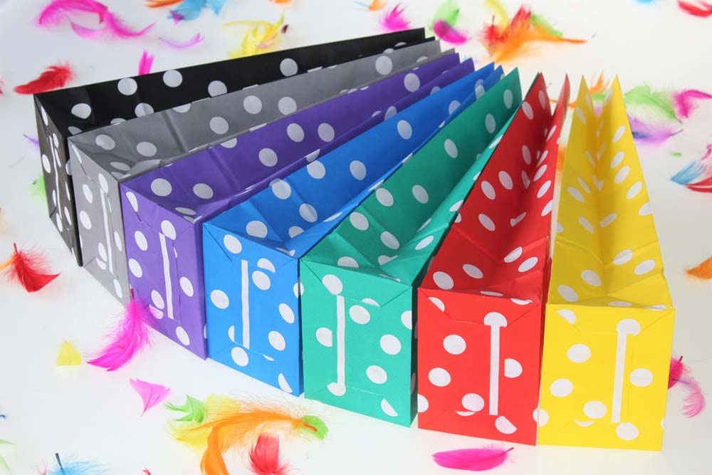 Torba papierowa klockowa 100x70x280 w groszki + naklejki Happy Birthday 6 szt.