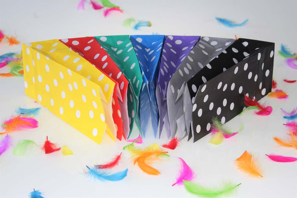 Torba papierowa klockowa 100x70x280mm w groszki + kolorowe naklejki Hug Kiss Love