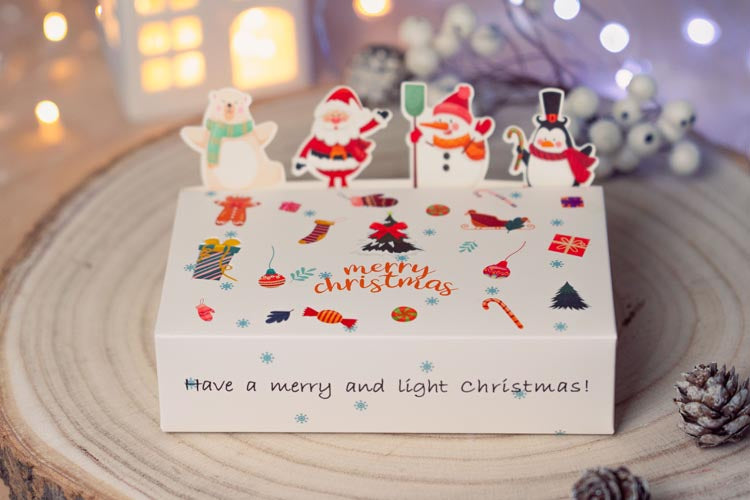 Pudełka świąteczne Mikołaj Bałwan Miś Pingwin 10szt.