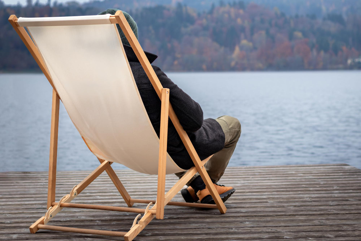 Leżak drewniany z własnoręczną personalizacją – jak stworzyć unikalny mebel do ogrodu?