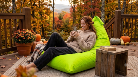 Jak przygotować kącik do czytania na jesień? Przytulna aranżacja z pufą Pillow XL