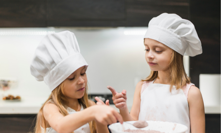 Jak uszyć fartuszek kuchenny dla dzieci? Instrukcja krok po kroku