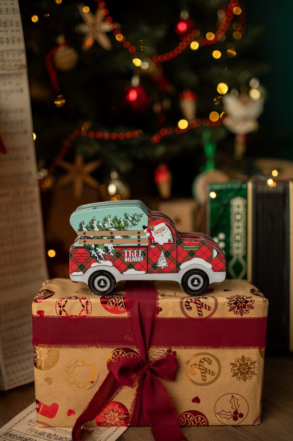 Metalowa puszka świąteczna w kształcie samochodu 3szt.