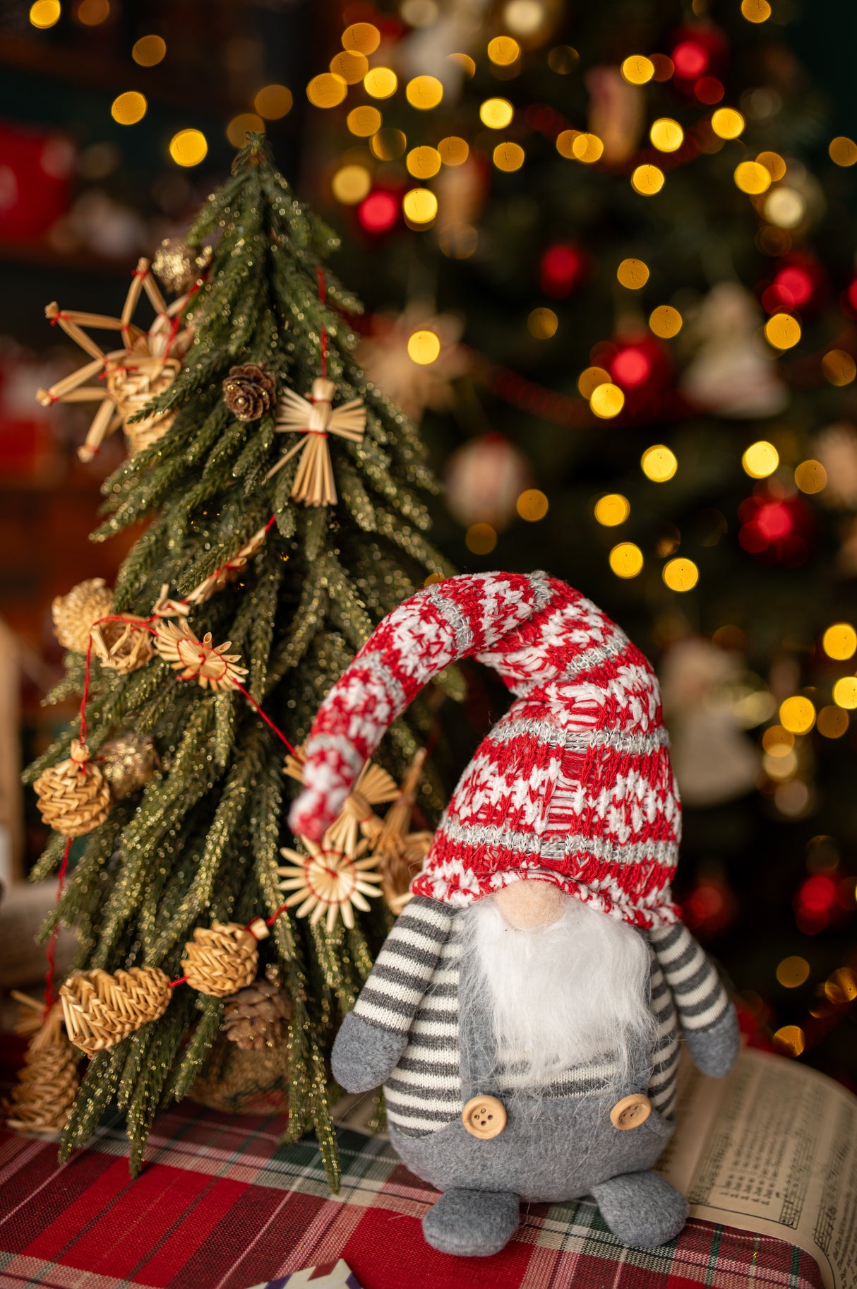 Świąteczny skrzat z brodą Szary 42cm