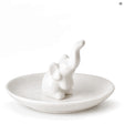 Porcelanowy stojak na biżuterię w kształcie słonia
