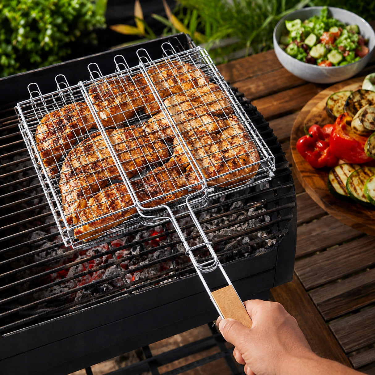 Zamykana kratka do grillowania z drewnianą rączką